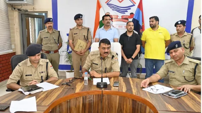 Crime News: तिहाड़ में बनी थी Dehradun में डकैती की योजना, घर के नौकर से की थी मिलीभगत, ऐसे दिया घटना को अंजाम; चार गिरफ्तार