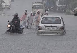 Rishikesh Rainfall: तेज बारिश के बाद ऊफान पर आया बरसाती नाला खारा स्रोत, रास्ते में फंसे कई वाहन