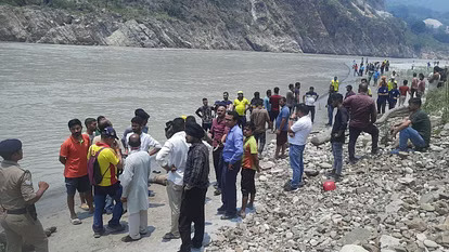 Rudraprayag Accident: हादसे से सबक…हाईवे पर रात के समय यात्री और पर्यटक वाहनों के संचालन पर लगेगी रोक