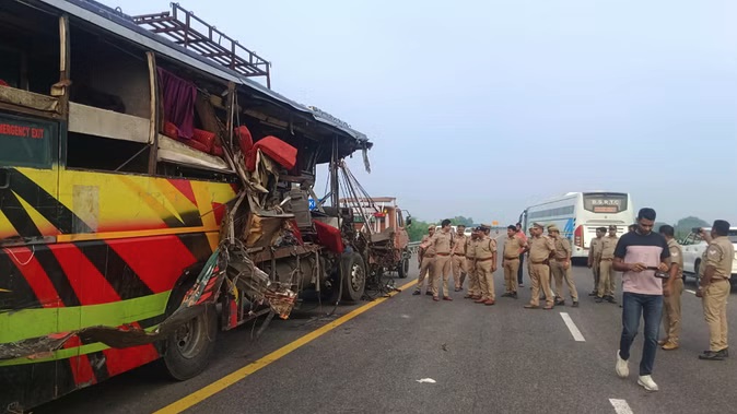 Unnao Accident: दर्दनाक हादसे में 18 की मौत… राष्ट्रपति, पीएम मोदी, खरगे, योगी समेत कई नेताओं ने जताया दुख