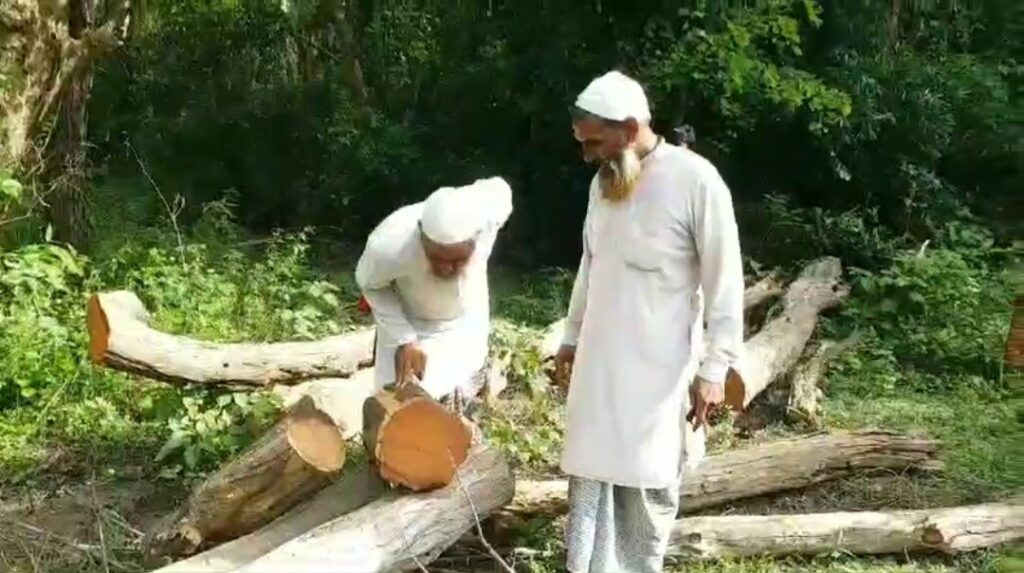 लालकुआँ विधानसभा क्षेत्र के अन्तर्गत तराई पूर्वी वन प्रभाग में वेखौफ़