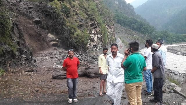 Uttarakhand: भारी बारिश का रेड अलर्ट… प्रदेश में 115 सड़कें बंद, गंगोत्री गोमुख तपोवन ट्रैक की यात्रा पर रोक