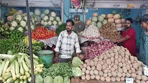 Vegetable Price Hike: देहरादून में सब्जियों की कीमतों में उछाल, टमाटर हुआ और लाल, प्याज ने निकाले आंसू