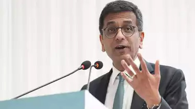 DY Chandrachud: नेताओं से जजों की मुलाकात को लेकर CJI की टिप्पणी, कहा-सरकार प्रमुखों से मिलने का मतलब डील नहीं