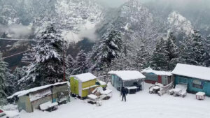 Uttarakhand: नए साल के जश्न को लेकर औली के होटलों में आने लगी पर्यटकों की एडवांस बुकिंग, जीएमवीएन हुआ फुल