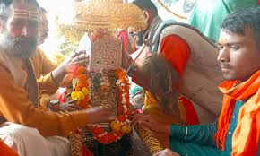 Chamoli: भगवान गोपीनाथ से आज्ञा लेकर अपने मंदिर के लिए रवाना हुई रुद्रनाथ की डोली, 18 को खुलेंगे कपाट