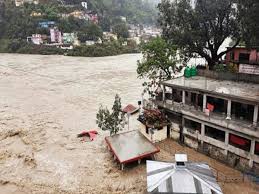 Uttarakhand Weather News: प्रदेश के इन जिलों में बाढ़ का अलर्ट जारी, बारिश के बाद मलबा आने से 33 मार्ग बंद