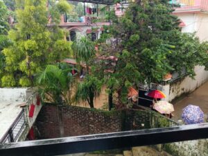 देहरादून में नदी-नाले उफान पर हैं