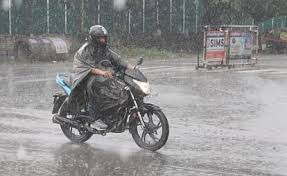 Uttarakhand Weather: देहरादून-बागेश्वर में भारी बारिश का ऑरेंज अलर्ट, प्रदेश में 64 सड़कें बंद